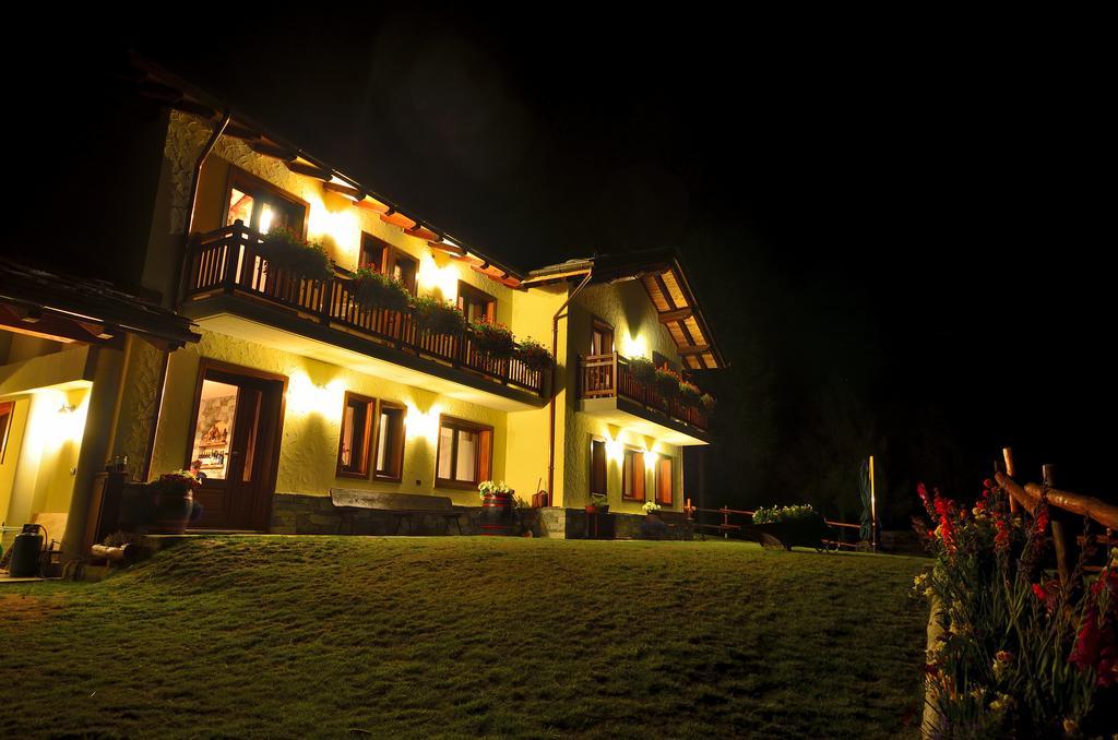 Hotel Le Coin des Mélèzes Brusson Exterior foto